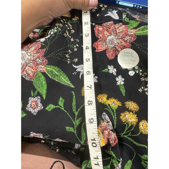 OLD NAVY Women’s Pixie Black Floral Mid Rise Skinny Pants Size 6 - Picture 8 of 8